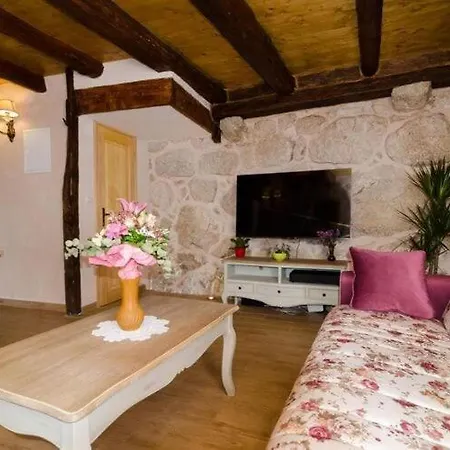 Willa Falcon Rook - Four-bedroom With Terrace And Swimming Pool Dubravka