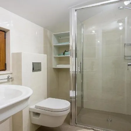 Falcon Rook - Four-bedroom With Terrace And Swimming Pool Διαμέρισμα *