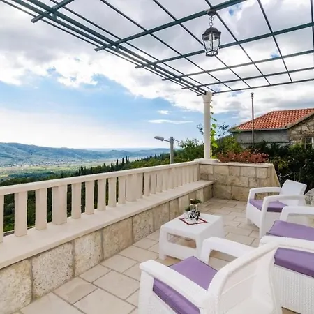 Διαμέρισμα Falcon Rook - Four-bedroom With Terrace And Swimming Pool *