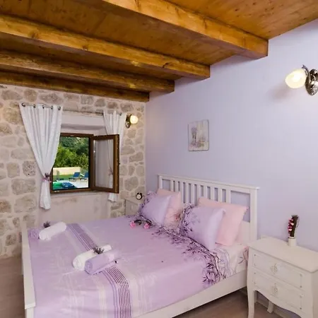Falcon Rook - Four-bedroom With Terrace And Swimming Pool *