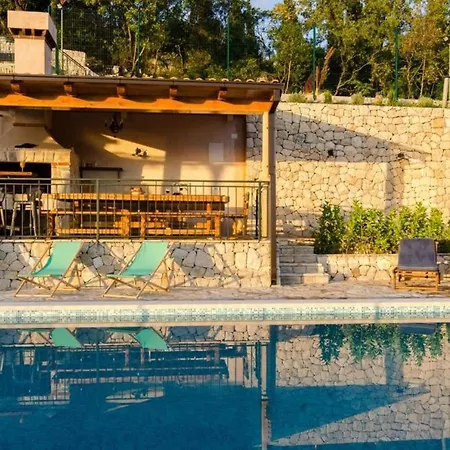 Διαμέρισμα Falcon Rook - Four-bedroom With Terrace And Swimming Pool *