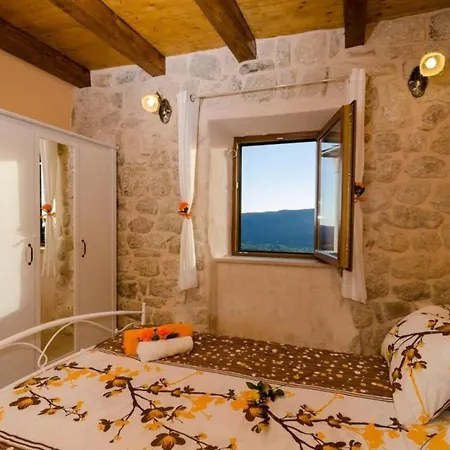 Διαμέρισμα Falcon Rook - Four-bedroom With Terrace And Swimming Pool *